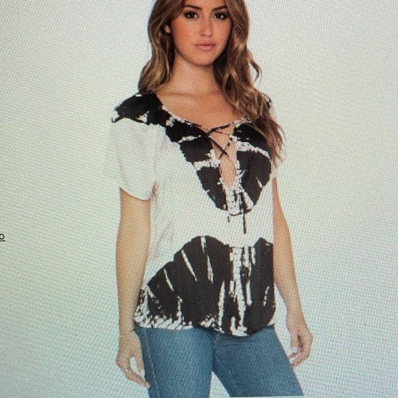 Gypsy 05 Criss Cross Tie Raglan Top - Picture 3 of 7